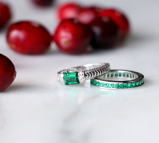 Rosemond ring, Cordelia ring with emeralds