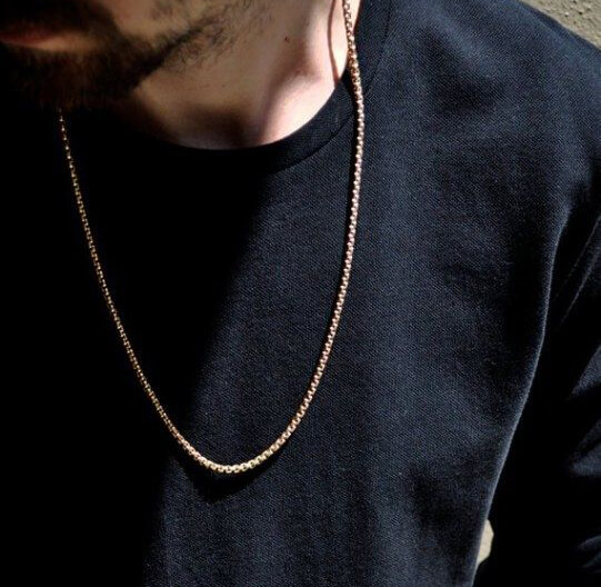 A men's gold chain.