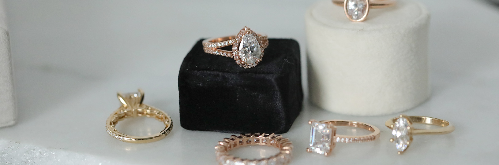 Variety of online engagement rings.
