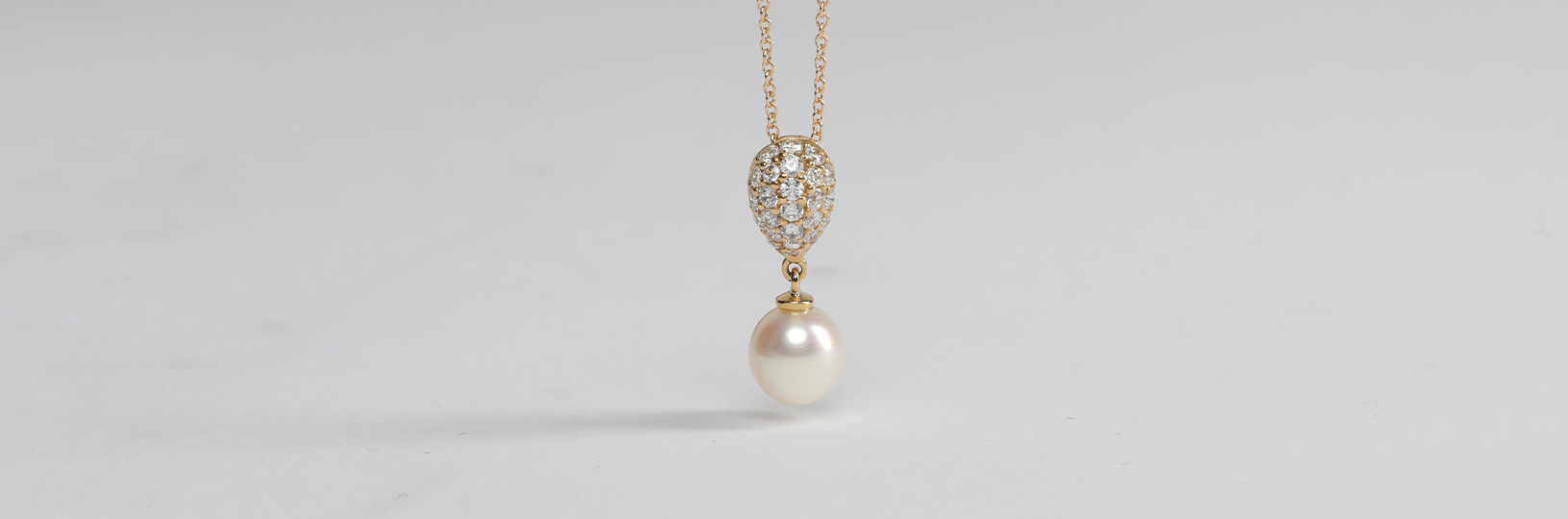 Cultured pearl pendant