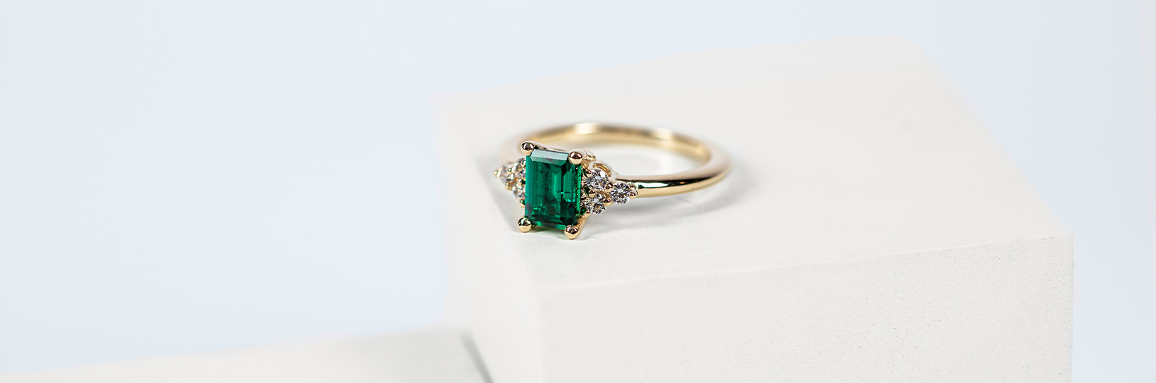 Colorful gemstones, such as emerald, make for a great diamond alternative