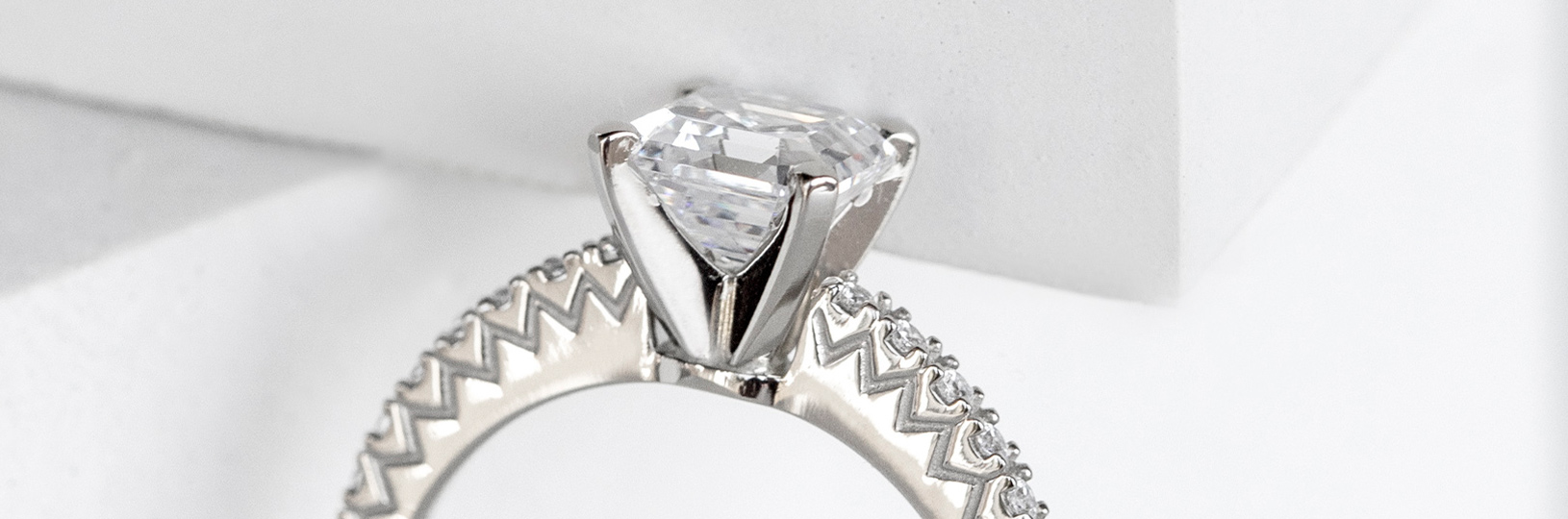 Engagement ring girdle