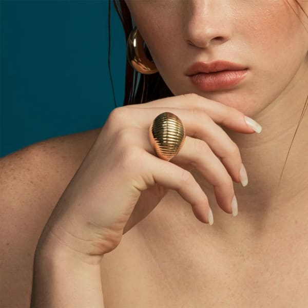 The Bresica Dome Ring, Hover, 