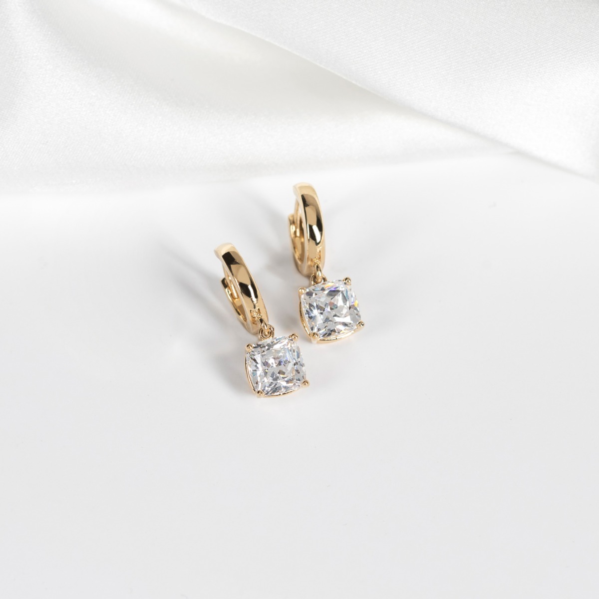 18ct Gold, Diamond Solitaire Earrings 2=.50ct | Stewart Dawsons