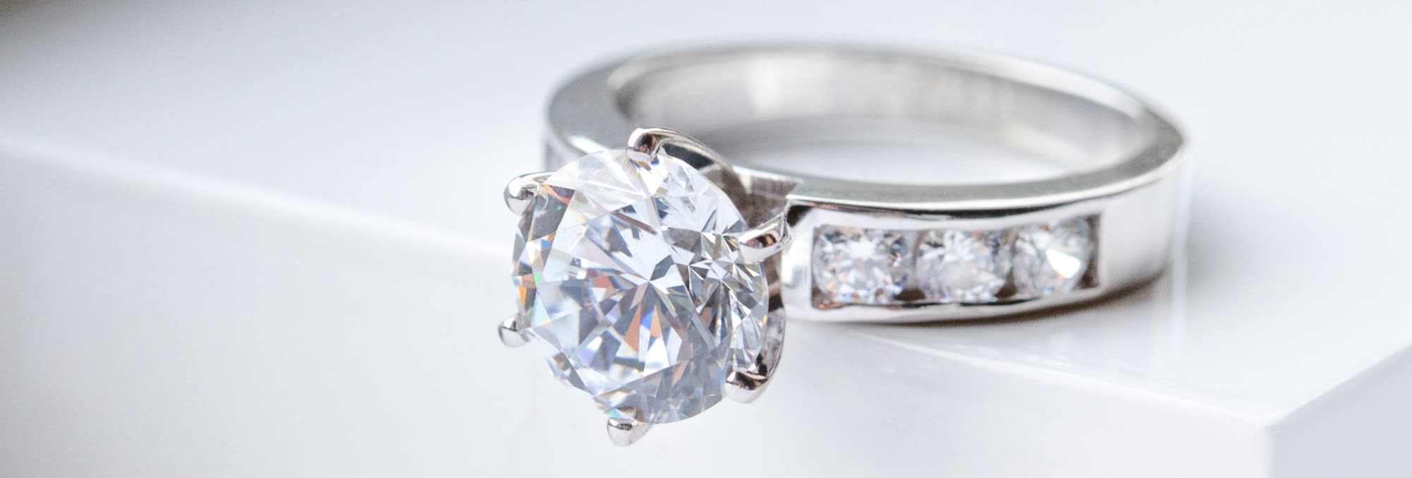 Diamond Diva Round Cut Engagement Ring in 14K White Gold