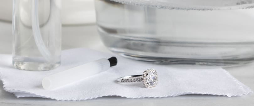 Hos often and with what do you clean your rings? : r/Moissanite